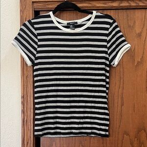 •FOREVER 21• tee